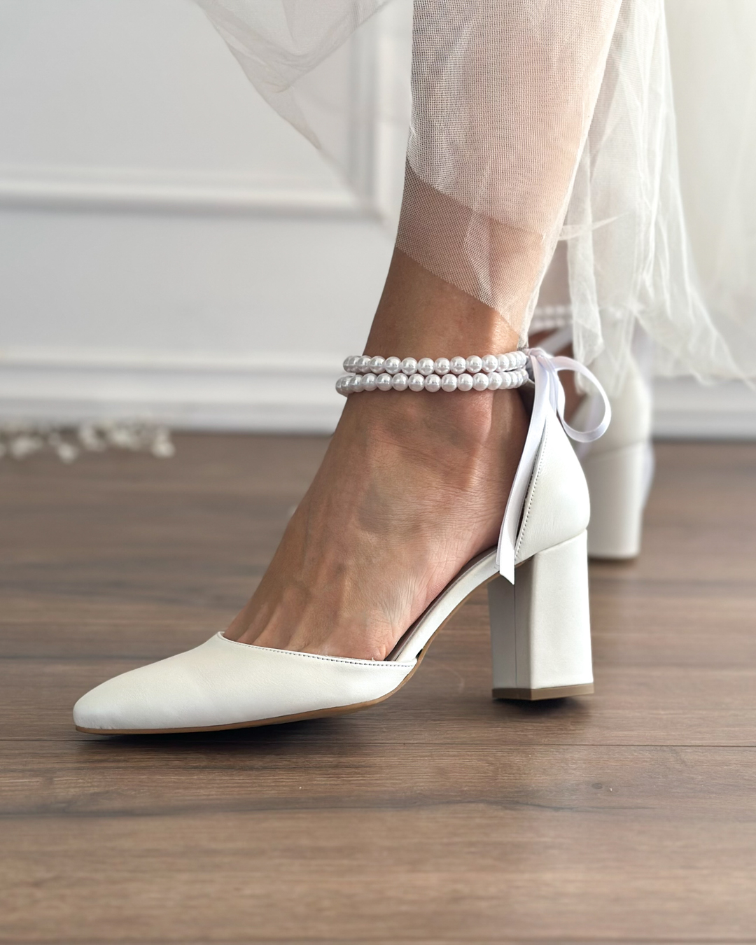 Abigail pumps with pearls