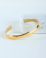 Relief bangle gold