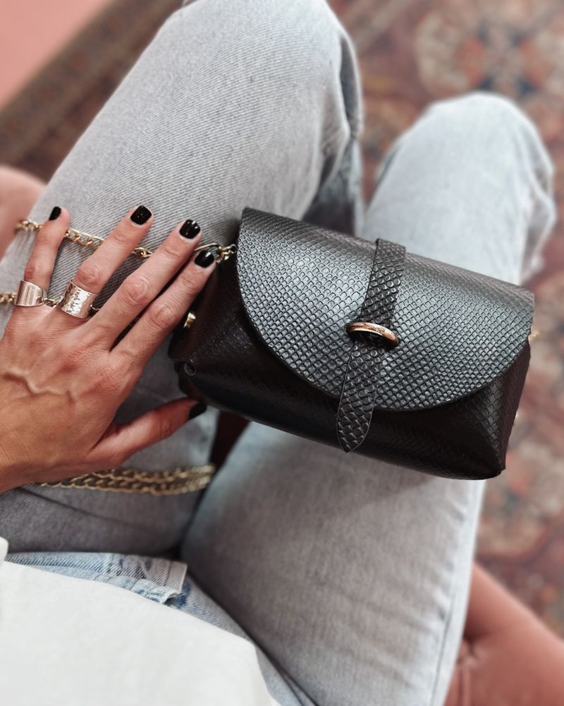 Φωτογραφία από Crossbody mini handbag μαύρη