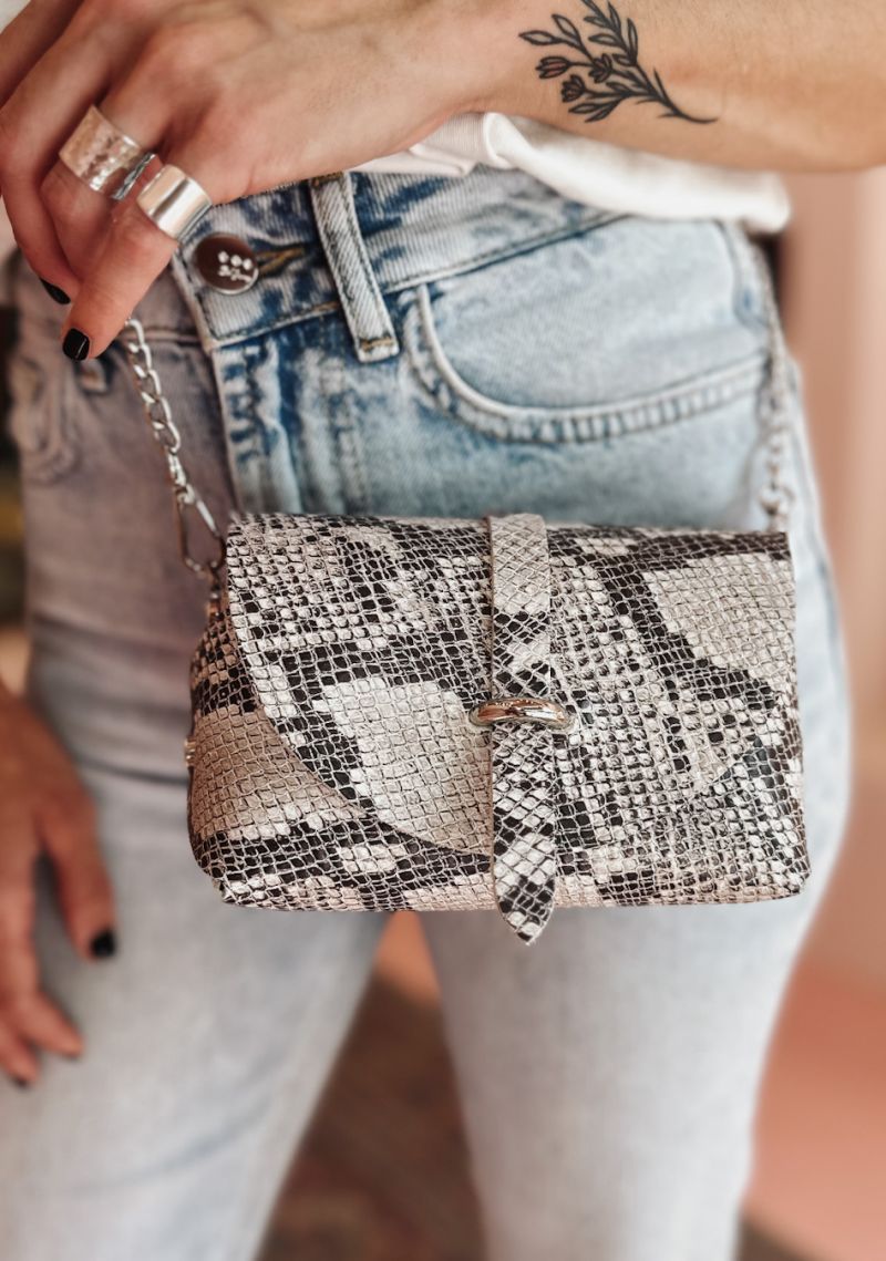 Φωτογραφία από Crossbody mini handbag φίδι