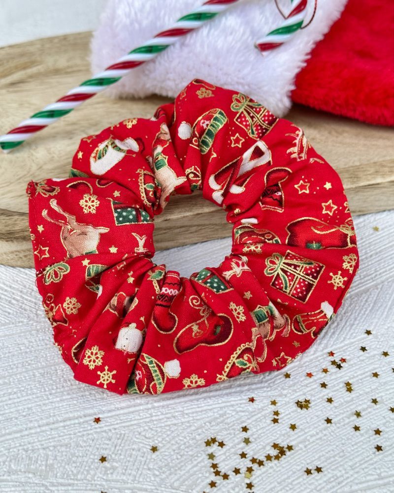 Φωτογραφία από Christmas scrunchie red