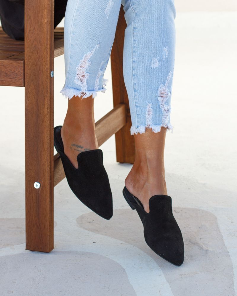 Φωτογραφία από Loraine mules black